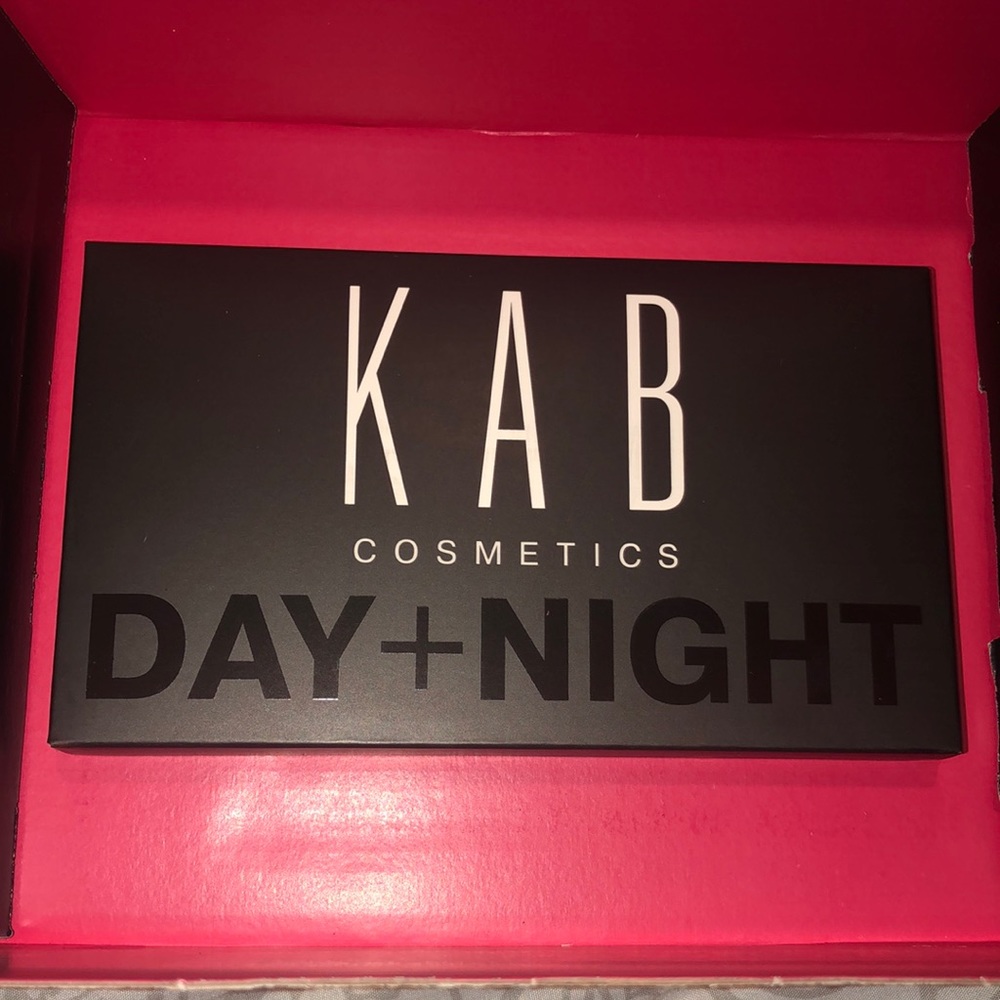 KAB COSMETICS DAY + NIGHT EYESHADOW PALETTE